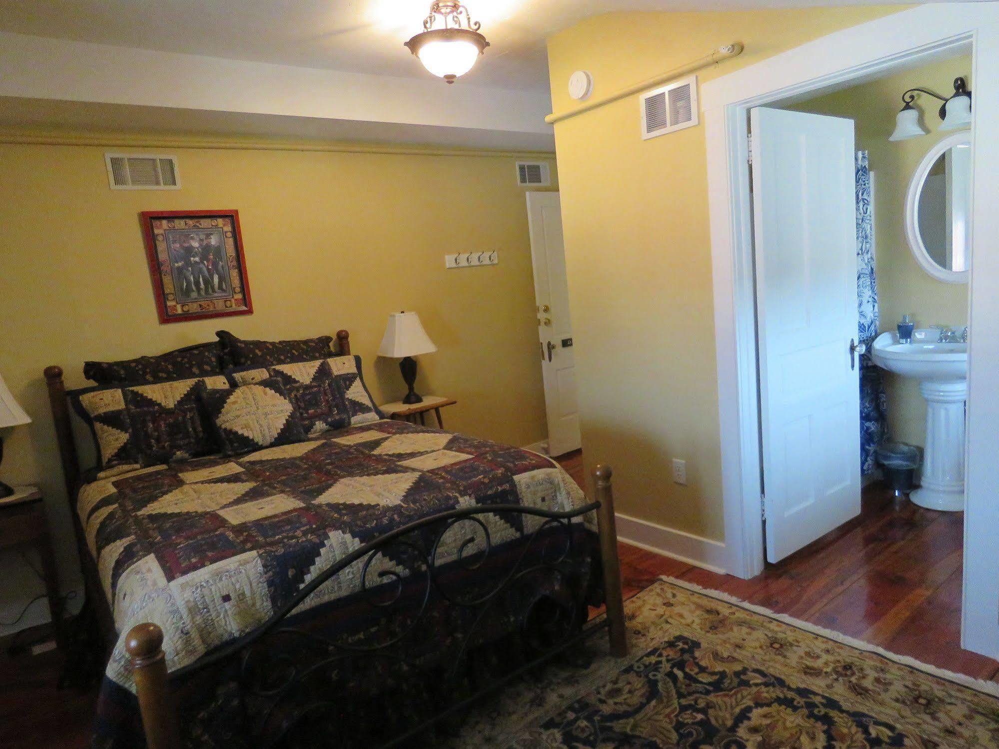 The Swope Manor Bed & Breakfast Гетисбърг Екстериор снимка