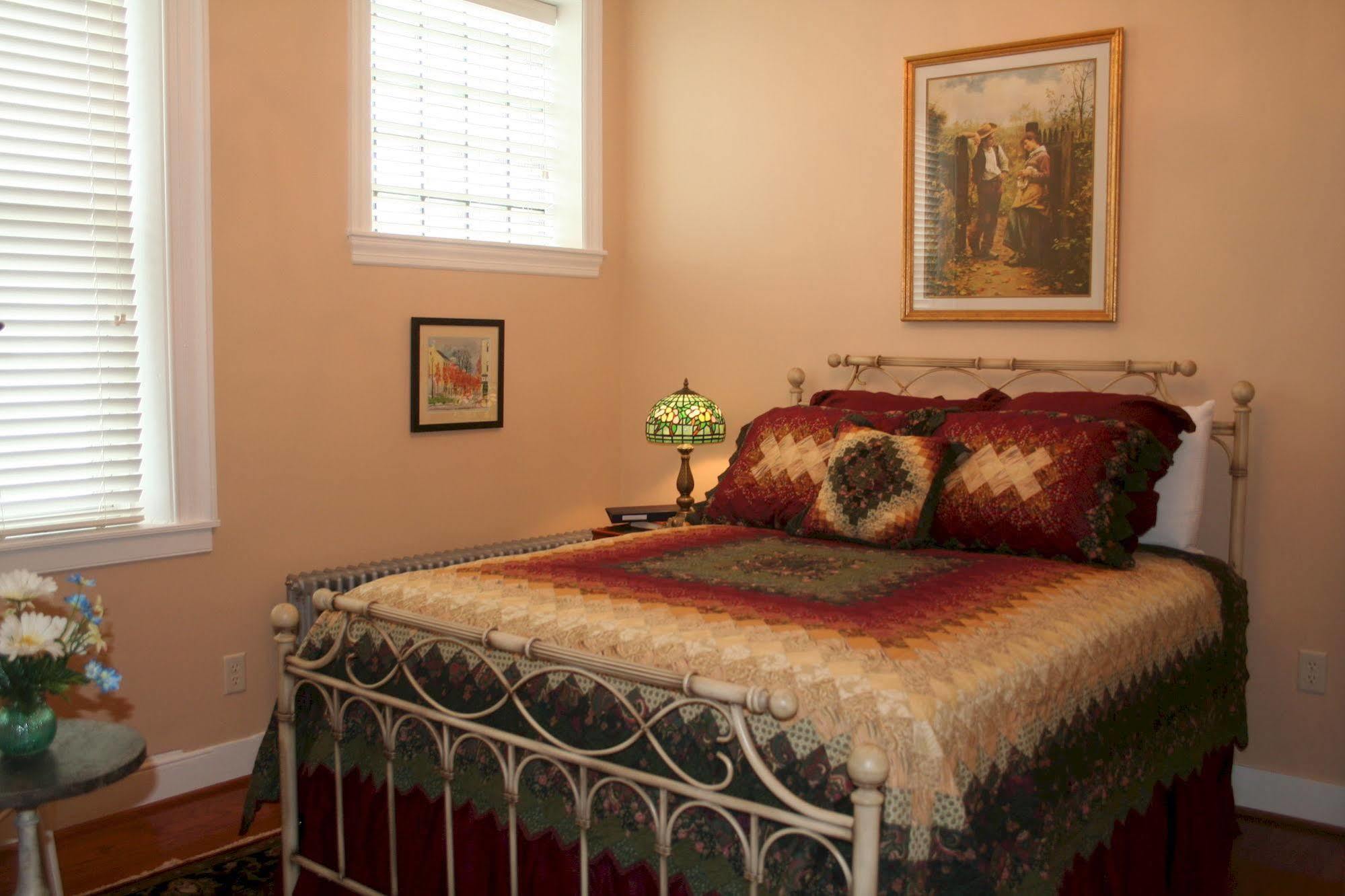 The Swope Manor Bed & Breakfast Гетисбърг Екстериор снимка